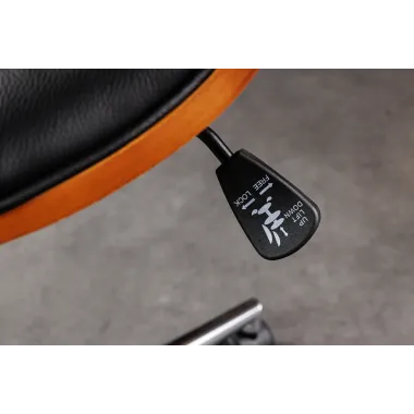 Invicta Fotel biurowy MANHATTAN czarny obrotowy imitacja skóry orzech 68cm / 44195